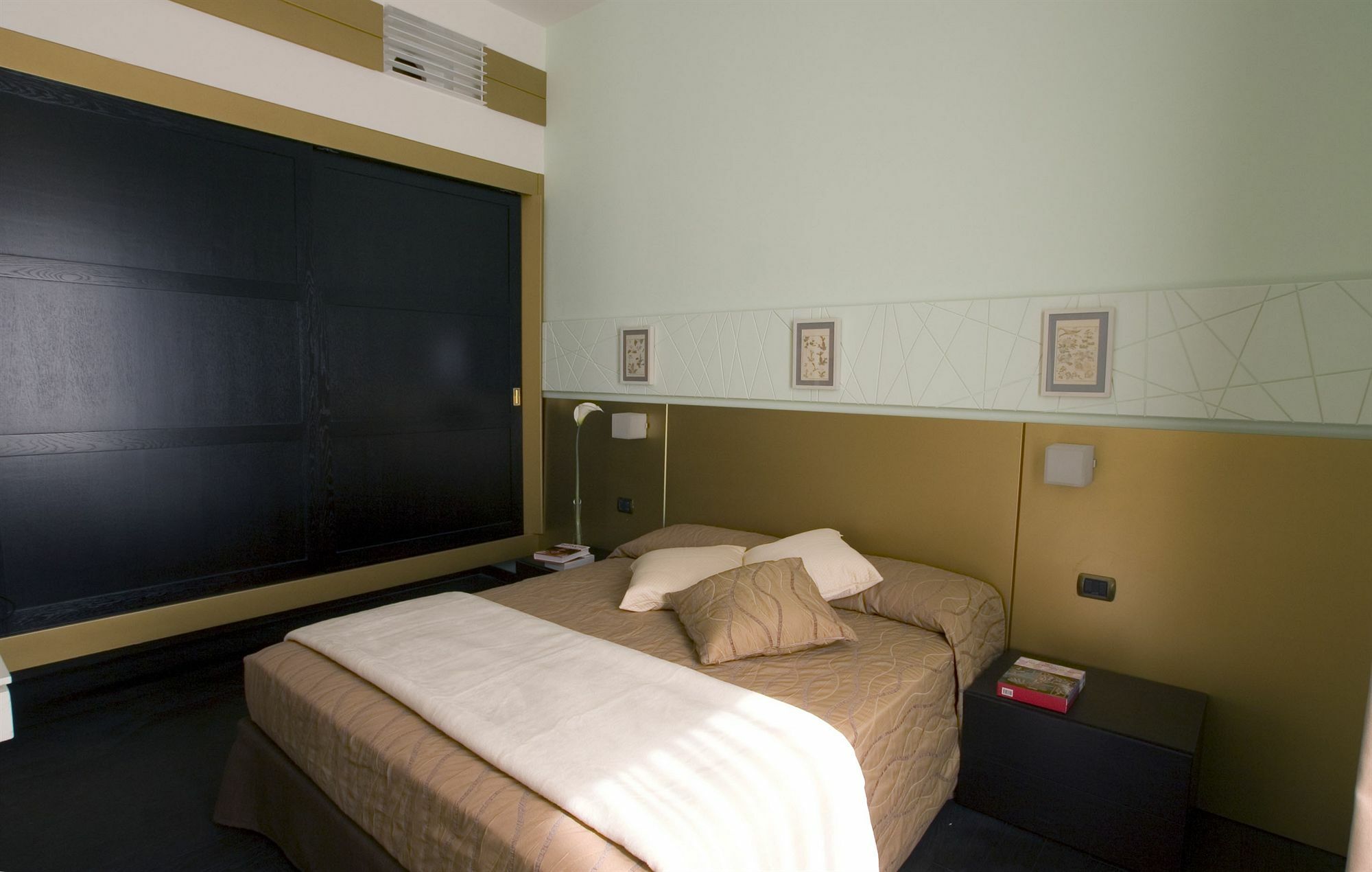 Ht Romeo Al Babuino Hotell Exteriör bild